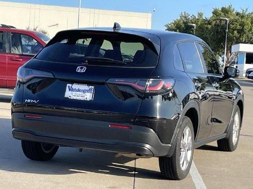 Crystal Black Pearl 2024 Honda HR-V LX