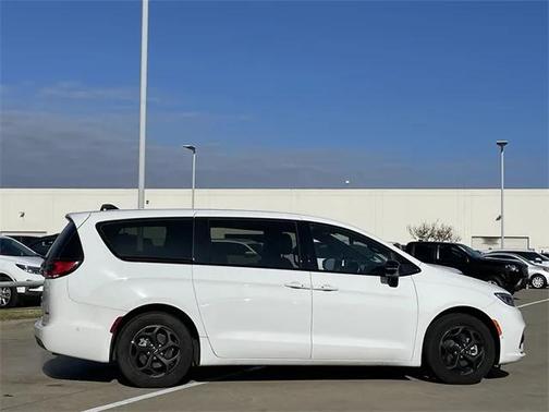 2024 Chrysler Pacifica Hybrid S Appearance Pkg