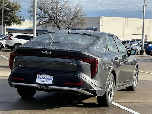 2025 Kia K4 LXS