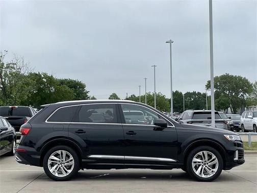 2022 Audi Q7 55 Premium Plus