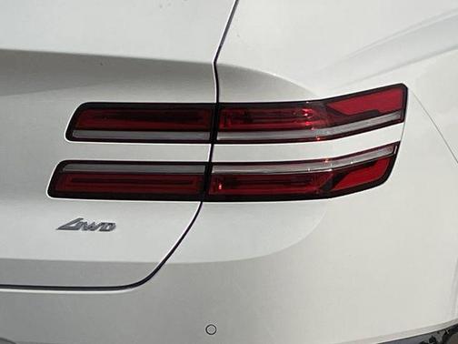 White 2024 Genesis GV80 2.5T