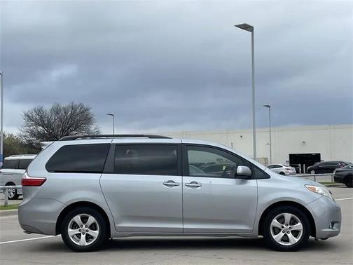2015 Toyota Sienna LE