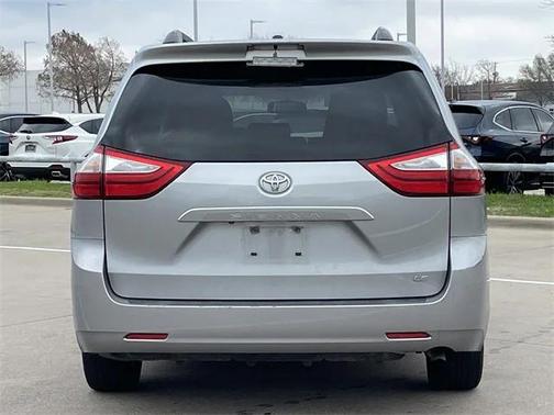 2015 Toyota Sienna LE