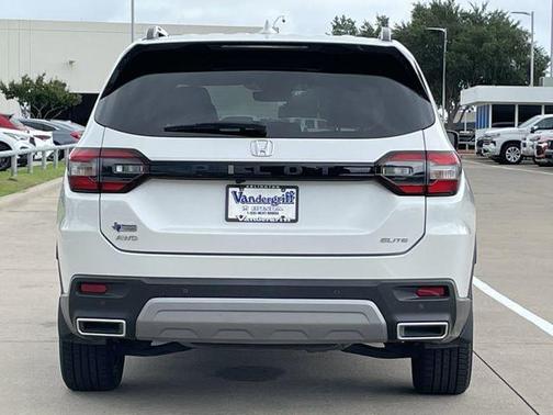 Platinum White Pearl 2023 Honda Pilot AWD Elite