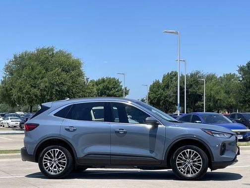 Vapor Blue Metallic 2025 Ford Escape PHEV SE