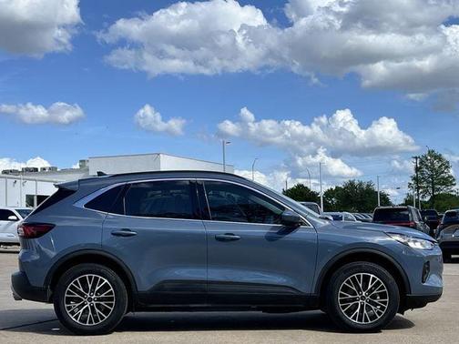 Vapor Blue Metallic 2025 Ford Escape PHEV SE