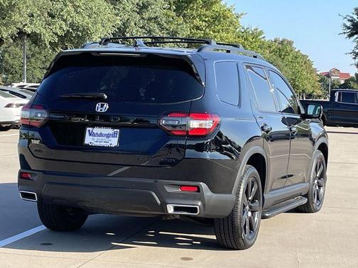 Crystal Black Pearl 2025 Honda Pilot Black Edition