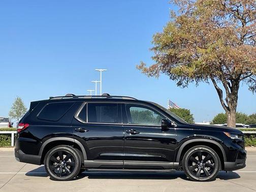 Crystal Black Pearl 2025 Honda Pilot Black Edition