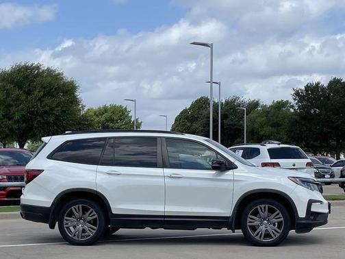 Platinum White Pearl 2022 Honda Pilot AWD Sport
