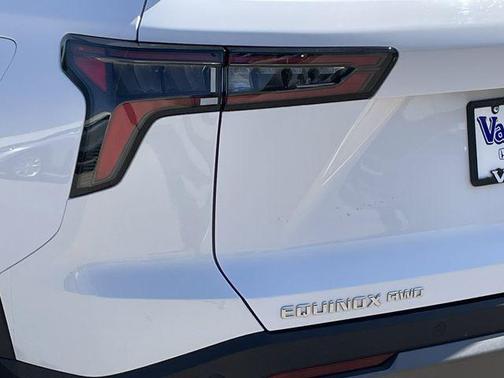 Summit White 2025 Chevrolet Equinox 1LT