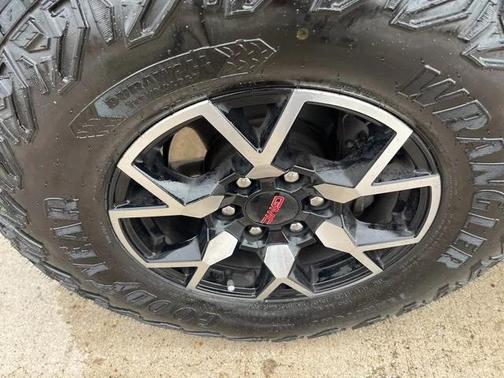 2024 GMC Canyon AT4X