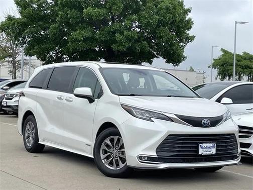 2021 Toyota Sienna XLE 8 Passenger