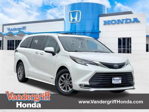 2021 Toyota Sienna XLE 8 Passenger