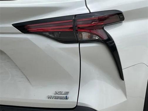 2021 Toyota Sienna XLE 8 Passenger