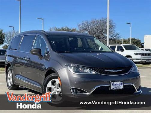 2017 Chrysler Pacifica Touring-L