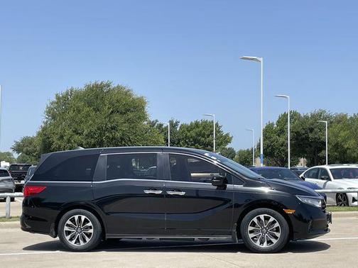 Crystal Black Pearl 2021 Honda Odyssey EX-L