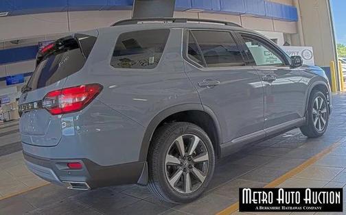 2025 Honda Pilot Touring 8-Passenger