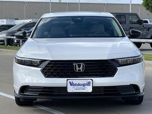 Platinum White Pearl 2025 Honda Accord SE