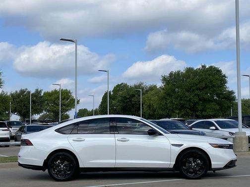 Platinum White Pearl 2025 Honda Accord SE