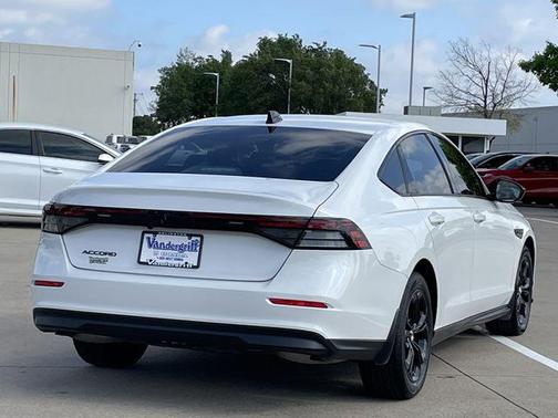 Platinum White Pearl 2025 Honda Accord SE