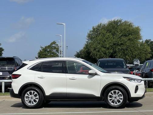 Star White Metallic Tri-Coat 2023 Ford Escape Active