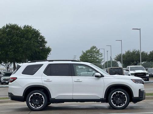 Platinum White Pearl 2026 Honda Pilot Touring 8-Passenger