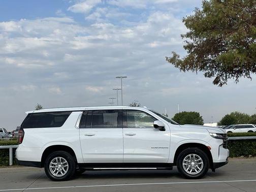 Summit White 2024 Chevrolet Suburban LT