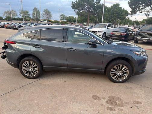 Coastal Gray Metallic 2021 Toyota Venza XLE