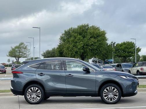 Coastal Gray Metallic 2021 Toyota Venza XLE