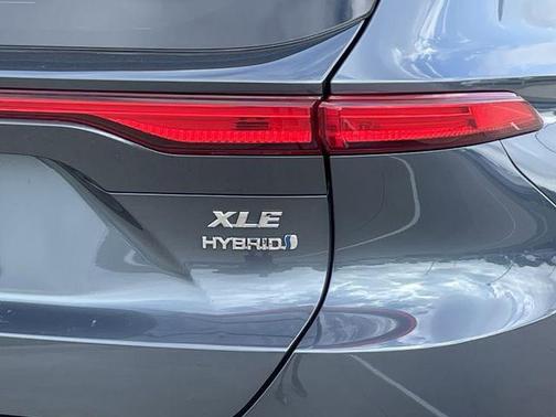 Coastal Gray Metallic 2021 Toyota Venza XLE