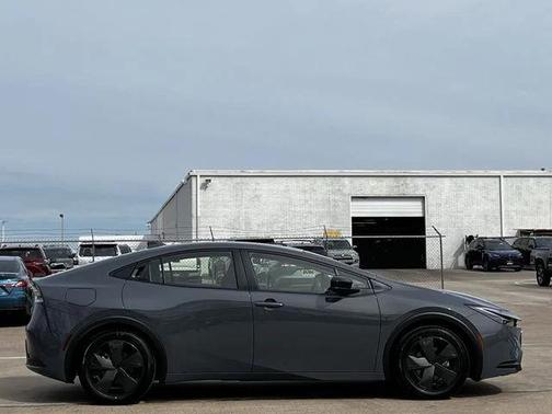 2025 Toyota Prius Plug-In Hybrid SE