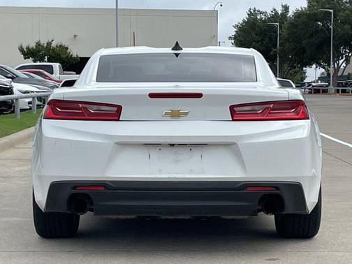 Summit White 2018 Chevrolet Camaro 1LT