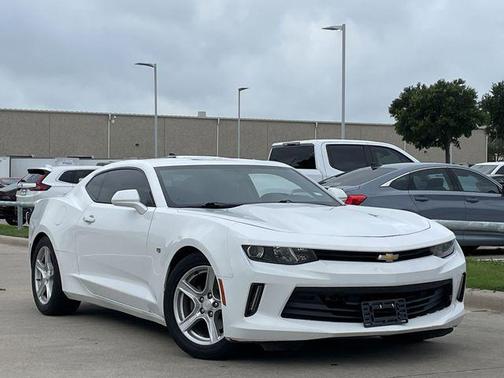 Summit White 2018 Chevrolet Camaro 1LT