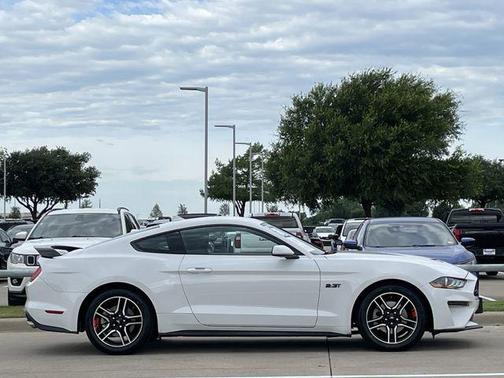 Oxford White 2022 Ford Mustang EcoBoost
