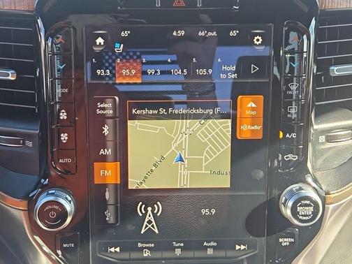 Ivory White Tri-Coat Pearlcoat 2019 RAM 1500 Longhorn