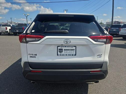 Ice Cap 2025 Toyota RAV4 XLE