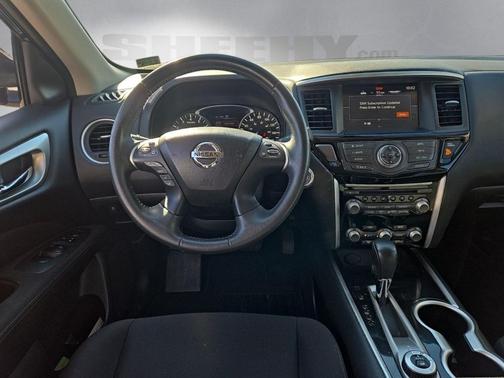 2017 Nissan Pathfinder SV