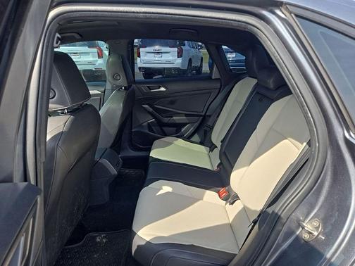 Platinum Gray Metallic 2020 Volkswagen Jetta 1.4T R-Line