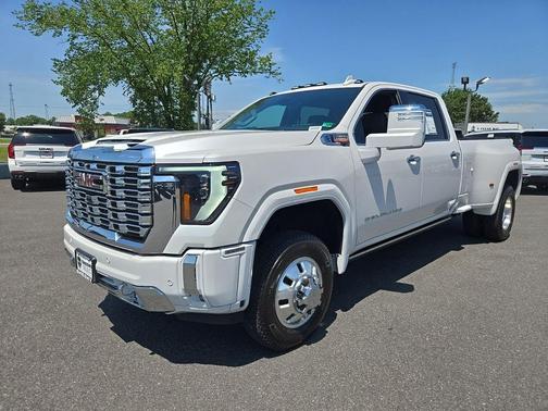 White Frost Tricoat 2024 GMC Sierra 3500 Denali