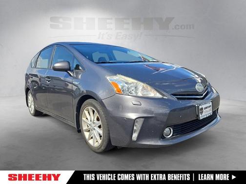 2014 Toyota Prius v Five