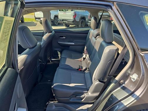 2014 Toyota Prius v Five