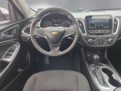 Silver Ice Metallic 2020 Chevrolet Malibu FWD LT