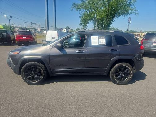 Granite Crystal Metallic Clearcoat 2016 Jeep Cherokee Trailhawk