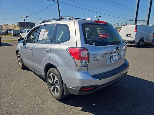 Ice Silver Metallic 2018 Subaru Forester 2.5i