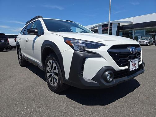 Crystal White Pearl 2025 Subaru Outback Premium