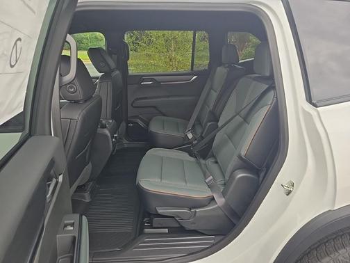2026 GMC Acadia AWD AT4