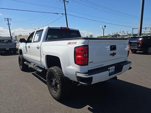 Summit White 2017 Chevrolet Silverado 1500 2LT