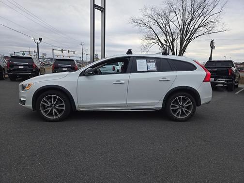 2017 Volvo V60 Cross Country T5