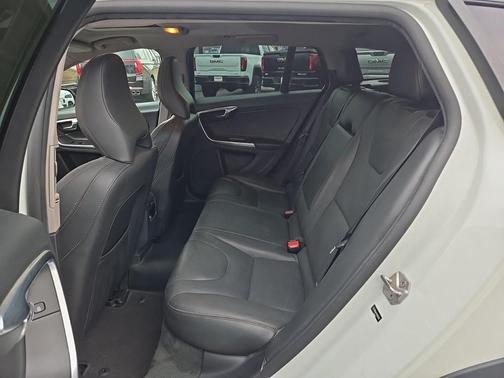 2017 Volvo V60 Cross Country T5
