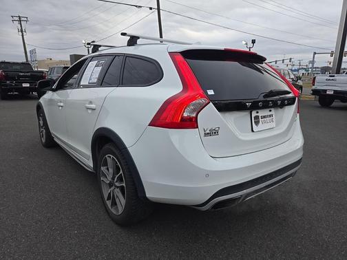 2017 Volvo V60 Cross Country T5